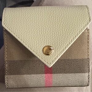 Burberry trifold Wallet NWOT